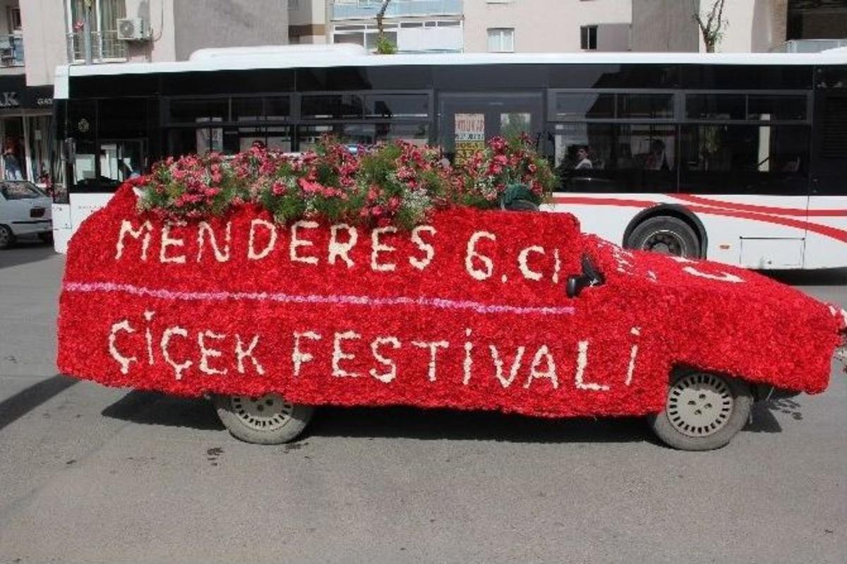 Menderes &Ccedil;i&ccedil;ek Festivali Coşkulu A&ccedil;ılış