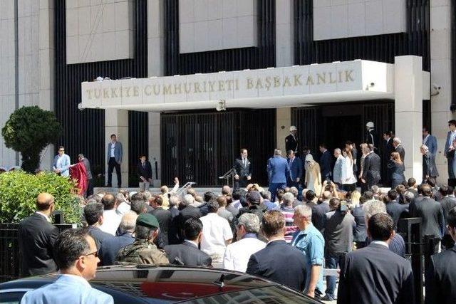 Başbakan Davutoğlu İzmir Başbakanlık Ofisi&rsquo;ni A&ccedil;tı 1