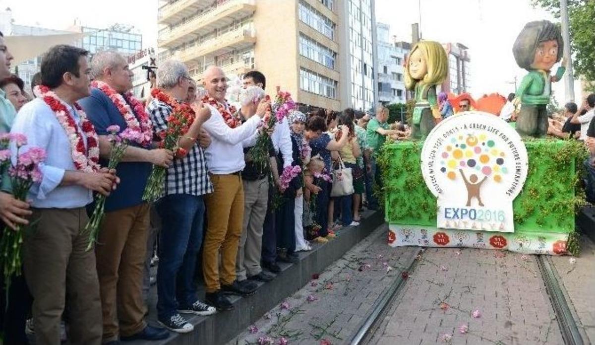 Antalya&rsquo;da &Ccedil;i&ccedil;ek&ccedil;iliğin Hasadı Festivali