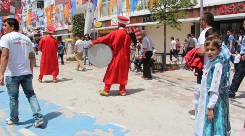 Mehteran Takımıyla S&uuml;nnet Olmaya Gitti