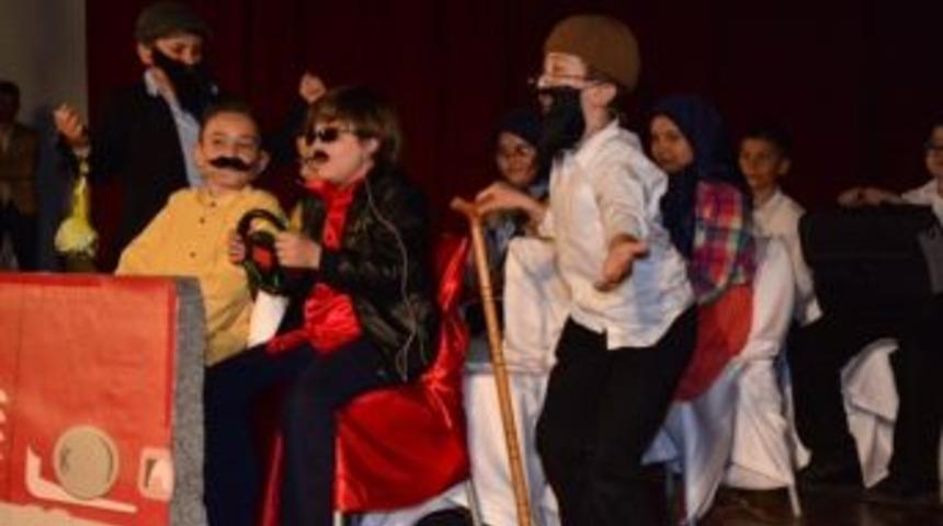 &Ouml;zel İstikbal Ortaokulu&rsquo;ndan Sanat Gecesi