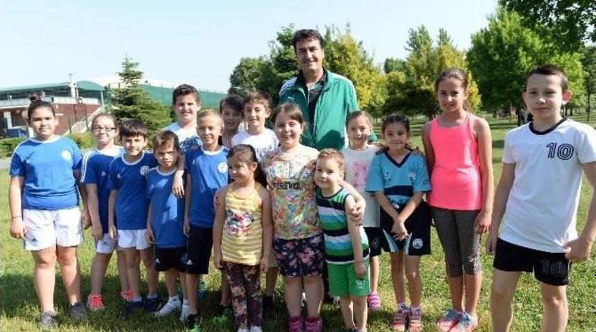 Başkan D&uuml;ndar, Gen&ccedil;lerle Spor Yaptı