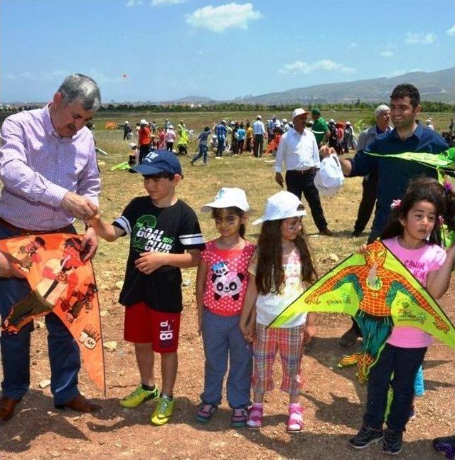 Yeşilyurt Belediyesi’nden 2. Sokak Oyunları Ve Uçurtma Şenliği