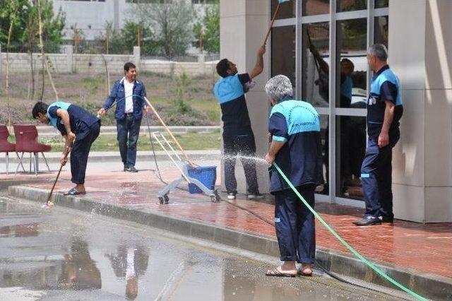 Muş Devlet Hastanesi’nde Bahar Temizliği