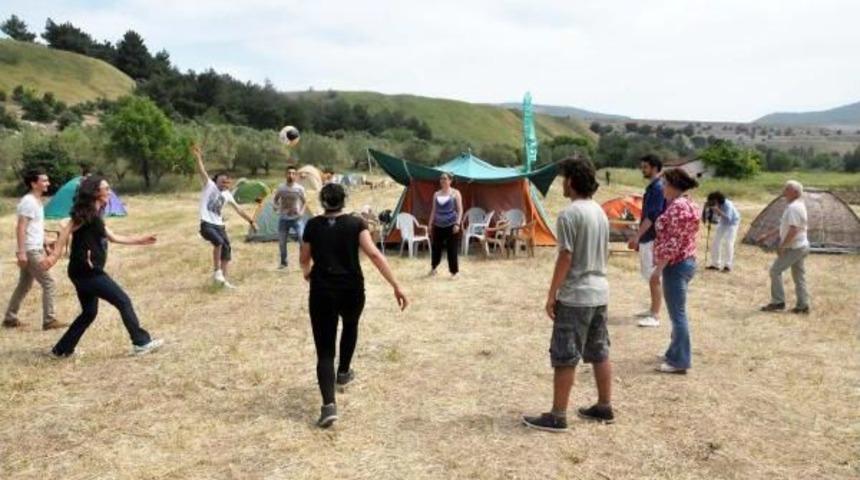 Yırca'da Kesilen Zeytin Ağa&ccedil;larının Yerine Şenlikle Yenileri Dikiliyor