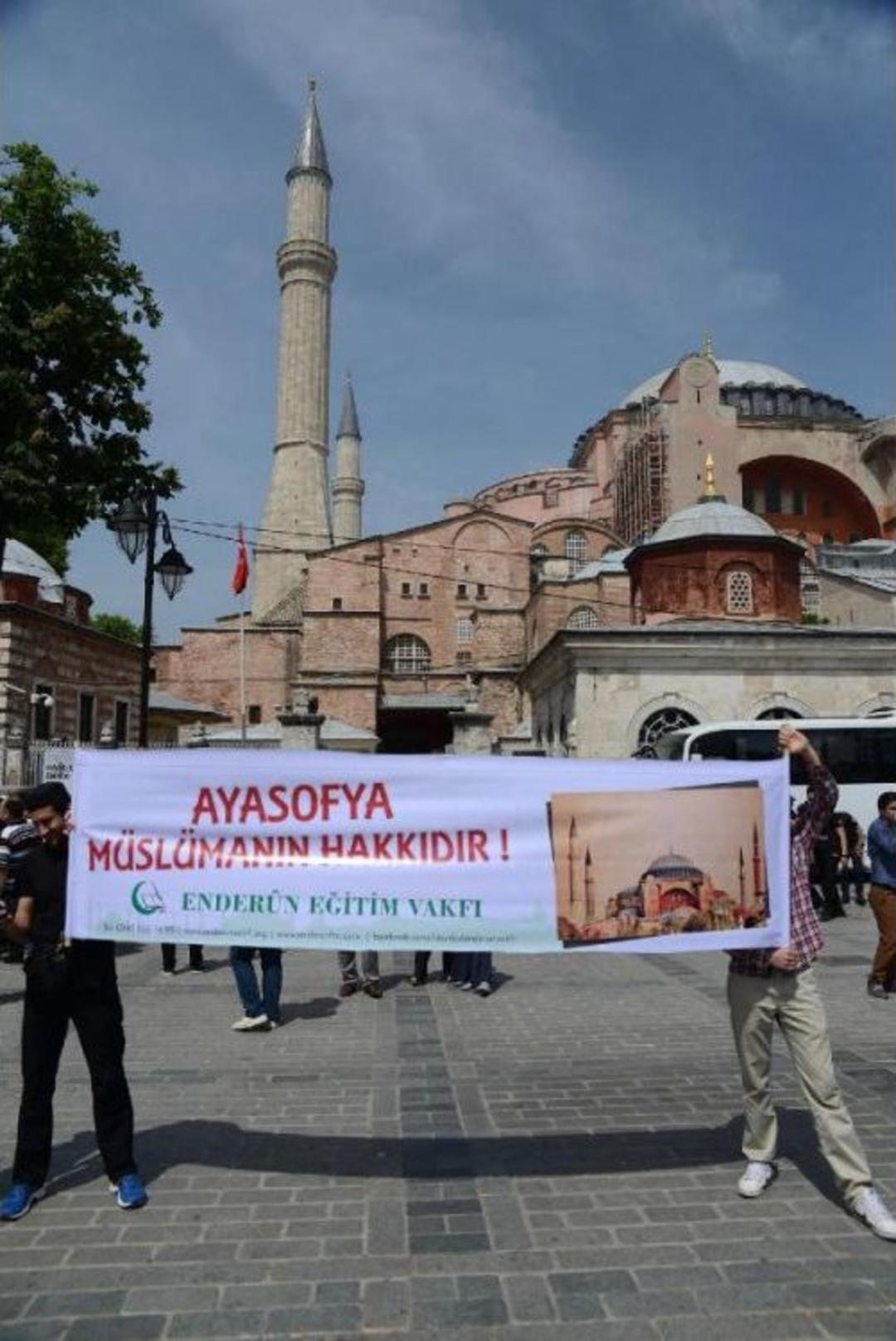 Sultanahmet&rsquo;Te, Ayasofya Ve Mursi Eylemi