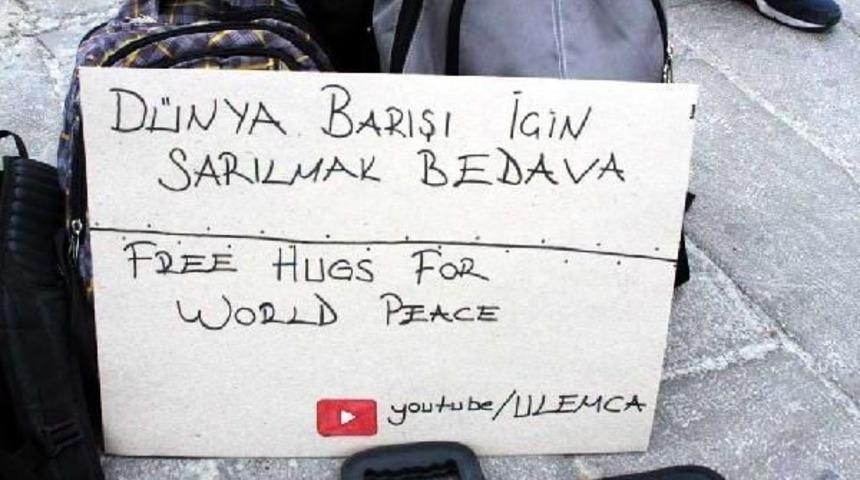 D&uuml;nya Barışı I&ccedil;in Sarılmak Bedava