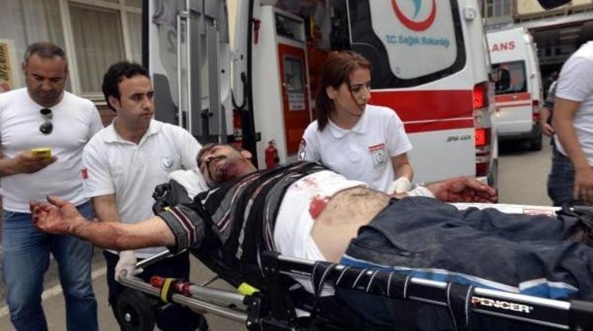 Cezaevi Firarisi Kendisini Yakalayan Polisi Bı&ccedil;akladı