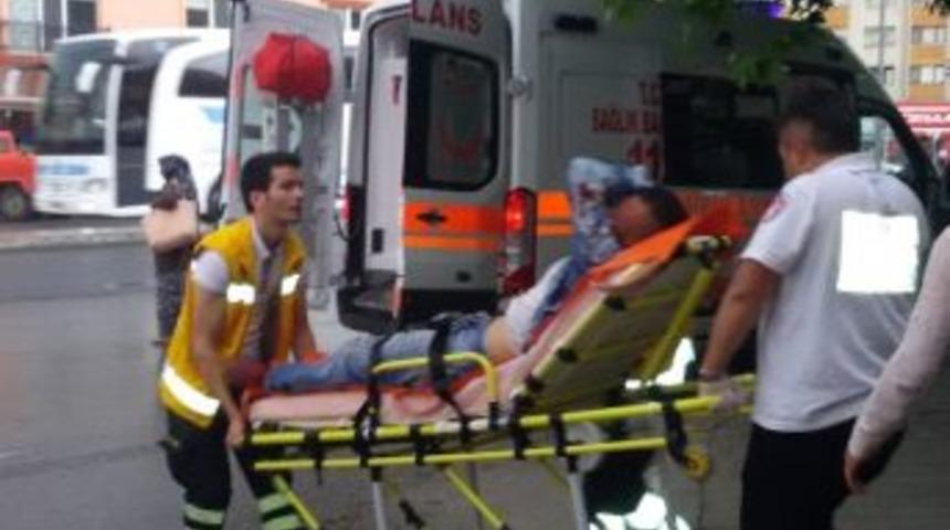 Sakarya&rsquo;da Bı&ccedil;aklı Kavga: 1 Yaralı