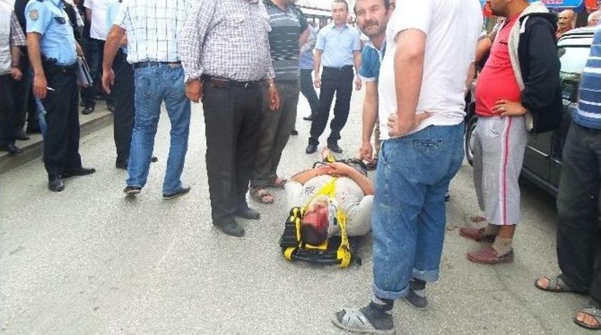 Motosiklet Yayaya &Ccedil;arptı: 2 Yaralı