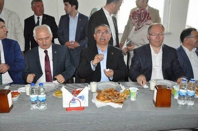 Milli Savunma Bakanı Yılmaz: “biz Hizmet Partisiyiz”