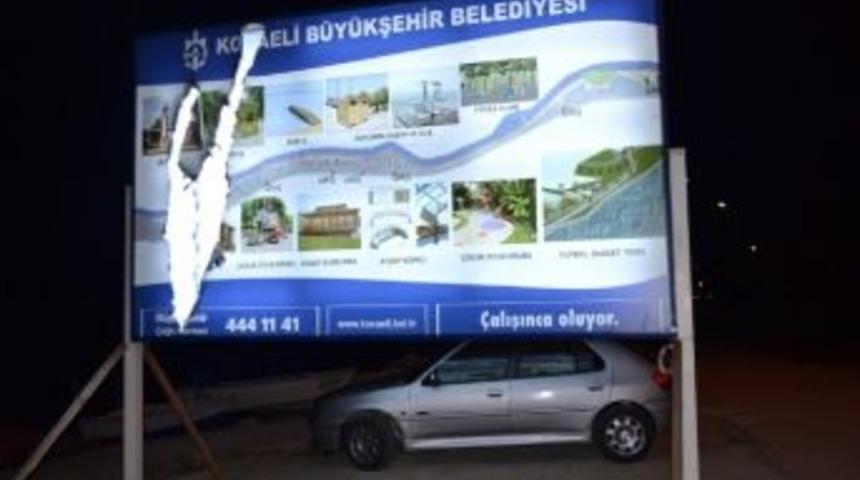 B&uuml;y&uuml;kşehir&rsquo;in Reklam Panolarına Saldırı