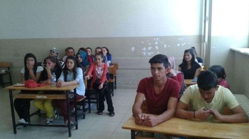 Son Sınıf &Ouml;ğrencilerine Bağımlılık Semineri Verildi