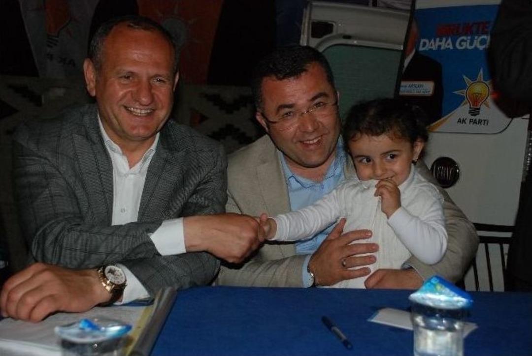 Ak Parti&rsquo;ye Sevgi B&uuml;y&uuml;yor