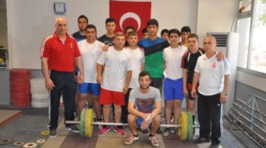 Gen&ccedil;lik Kupası Halter M&uuml;sabakaları