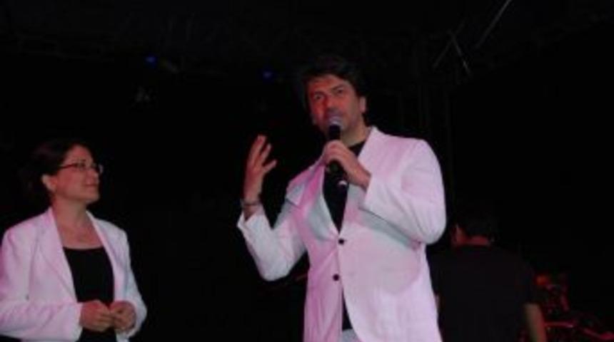 Silifkelilerden &Uuml;nl&uuml; Sunucu Vatan Şaşmaz&rsquo;a Sevgi Seli