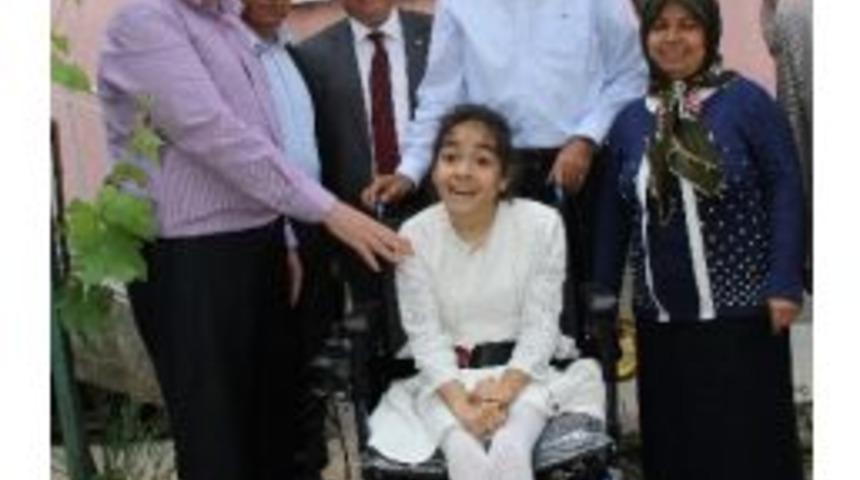 Başbakan&rsquo;dan Engelli Kız &Ccedil;ocuğuna Ak&uuml;l&uuml; Ara&ccedil;