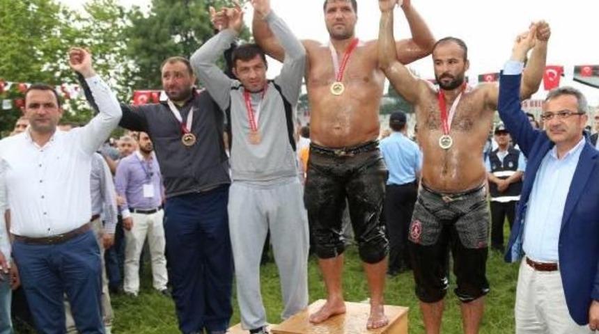 Recep Kara Gebze'de Başpehlivan Oldu