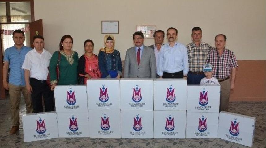 Şehzadeler&rsquo;den &Ouml;ğrencilere Bilgisayar Desteği