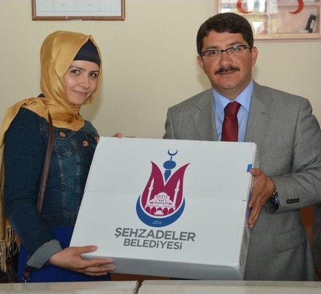 Şehzadeler’den Öğrencilere Bilgisayar Desteği