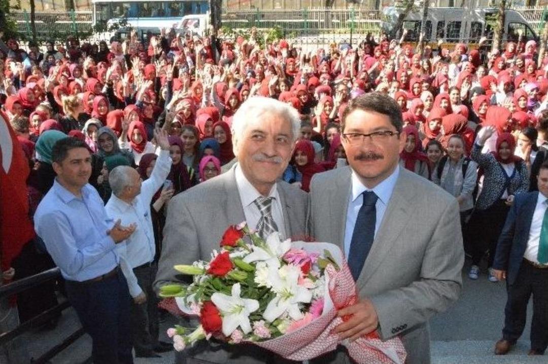 Başkan &Ccedil;elik &Ouml;ğretmenine Vefa