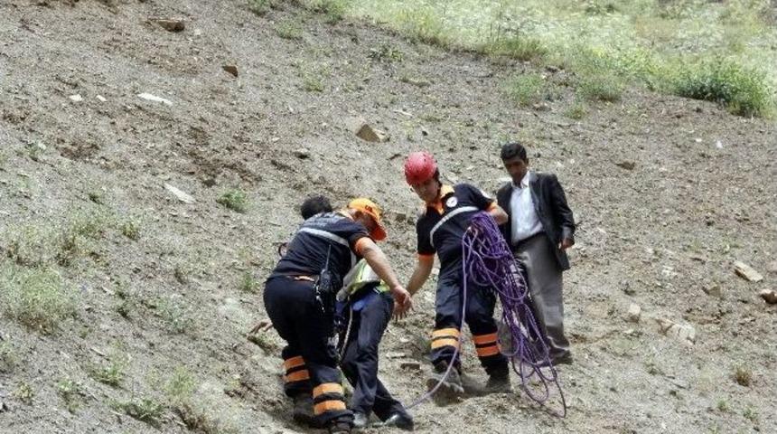 Kayalıklarda Mahsur Kalan Kasap Kurtarıldı