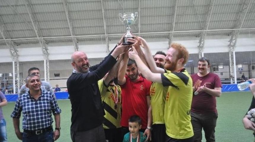 Kayseri Barosu Tarafından D&uuml;zenlenen Tahsin Cırdı Futbol Turnuvası Sona Erdi