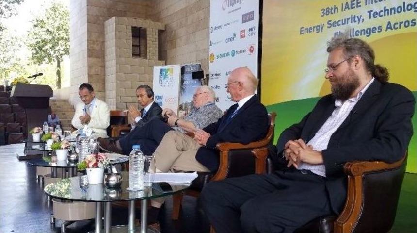 T&uuml;rkiye D&uuml;nya İkliminde S&ouml;z Sahibi Olmalı