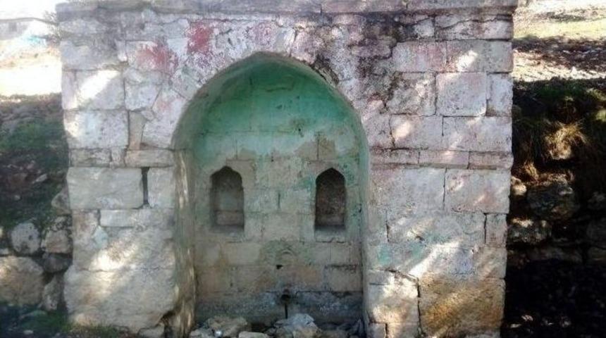 Tarihi K&ouml;y &Ccedil;eşmeleri Hayat Veriyor