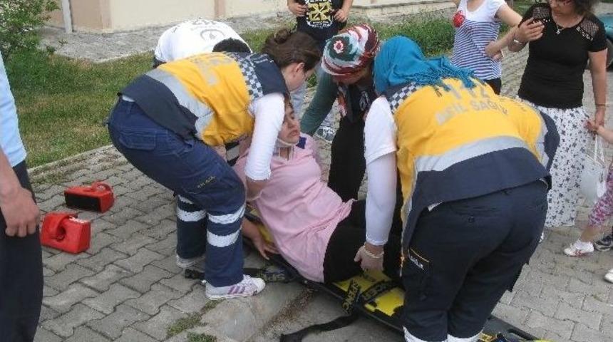 Yolun Karşısına Ge&ccedil;erken Otomobil &Ccedil;arptı