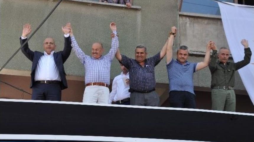 Ak Parti Mitinglere Devam Ediyor