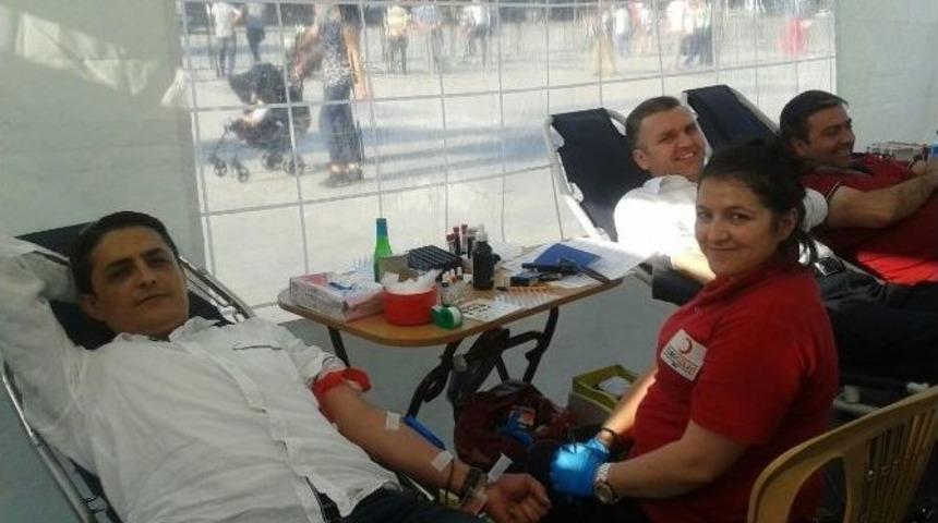 Siyasete Sosyal Sorumluluk Arası