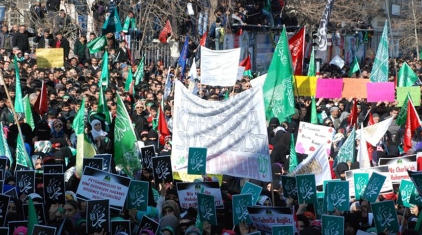 Diyarbakır'da 'Peygambere Saygı' mitingine 100 bin kişi katıldı