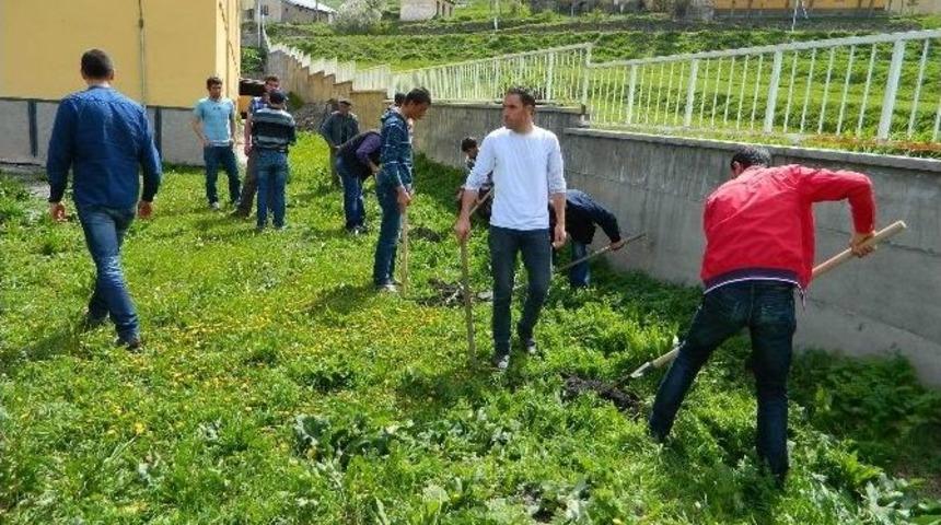 Posof Kaymakamının K&ouml;y Ziyaretleri Devam Ediyor