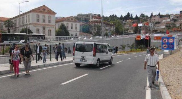 Başbakan'ın Açtığı Konak Tünellerinde Yaya Geçidi Sıkıntısı