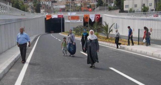 Başbakan'ın Açtığı Konak Tünellerinde Yaya Geçidi Sıkıntısı