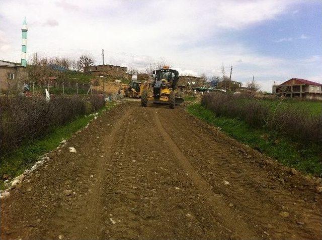 Kulp’ta 19 Mahallenin Yol Sorunu Tamamlandı