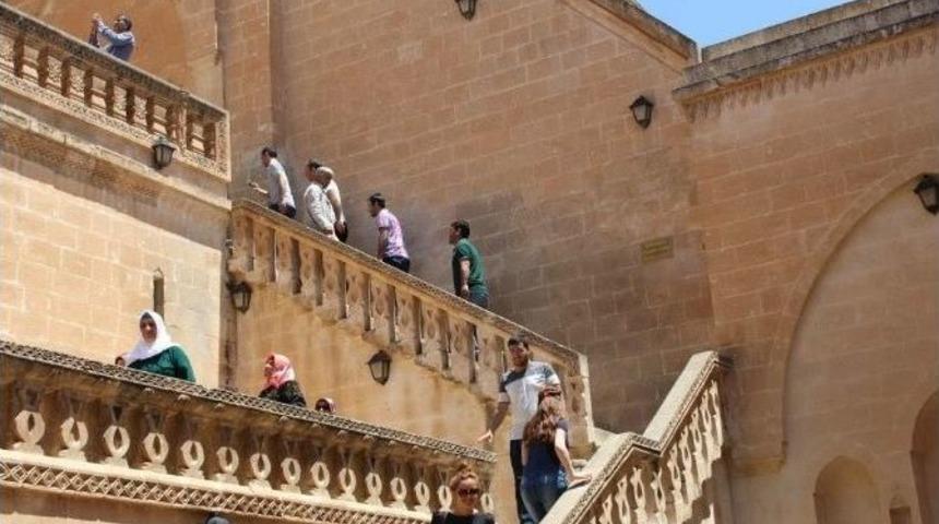 Kulplu Bayanlar Mardin&rsquo;i Gezdi