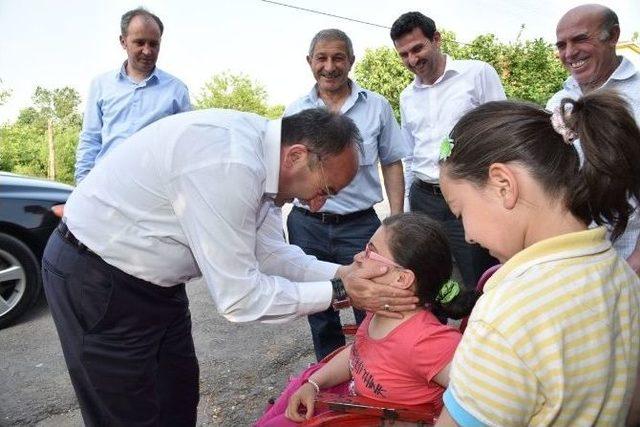 Başkan Üzülmez, Çocukların Yüzünü Güldürdü