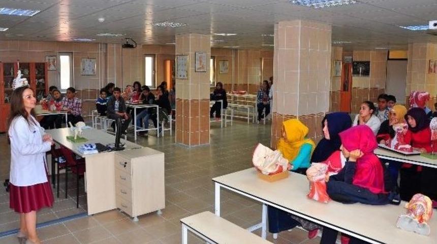 Bilgi Merkezi &Ouml;ğrencileri Tıp Fak&uuml;ltesinde