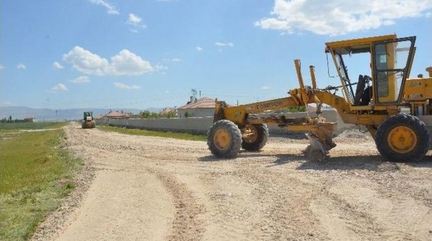 Mahalle Stat&uuml;s&uuml;ne Kavuşan Belde Ve K&ouml;y Yolları Yapılıyor