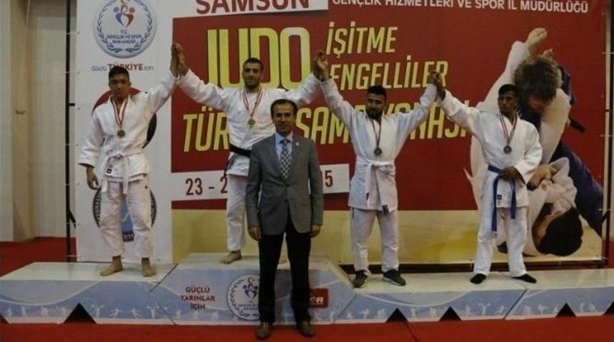 Erkan Esenboğa T&uuml;rkiye Şampiyonu Oldu