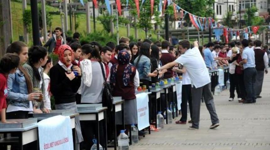 Trabzon&rsquo;Da 700 &Ouml;ğrencinin Ebru Rekoru Denemesi