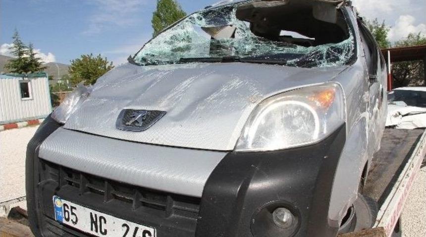 Muradiye&rsquo;de Trafik Kazası: 1 &Ouml;l&uuml;, 1 Yaralı