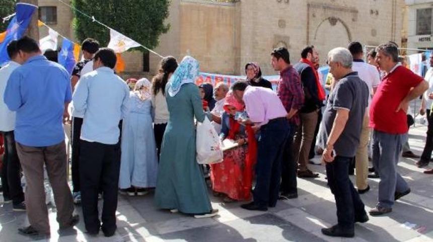 Şanlıurfa&rsquo;Da Ak Parti Ve Hdp, Yan Yana Stant A&ccedil;tı