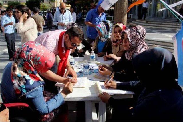 Şanlıurfa’Da Ak Parti Ve Hdp, Yan Yana Stant Açtı