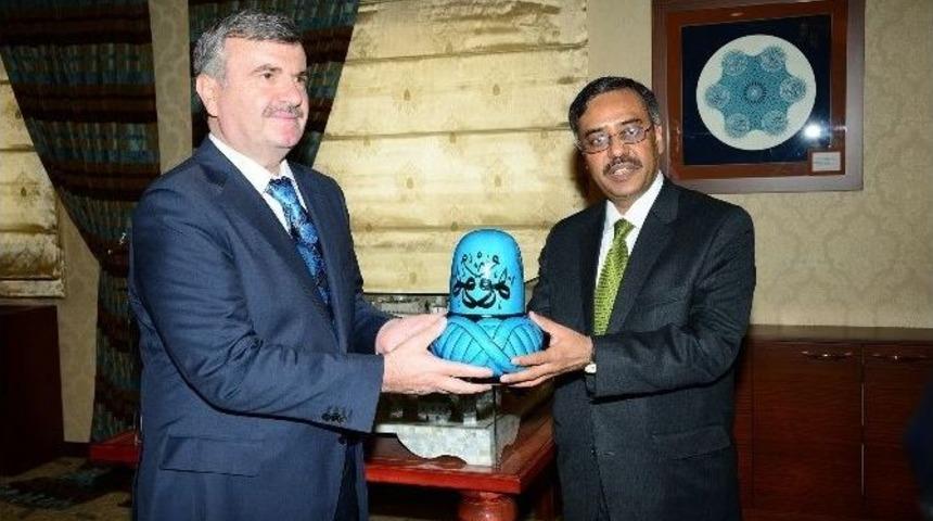 Pakistan B&uuml;y&uuml;kel&ccedil;isi Mahmood&rsquo;tan Aky&uuml;rek&rsquo;i Ziyaret