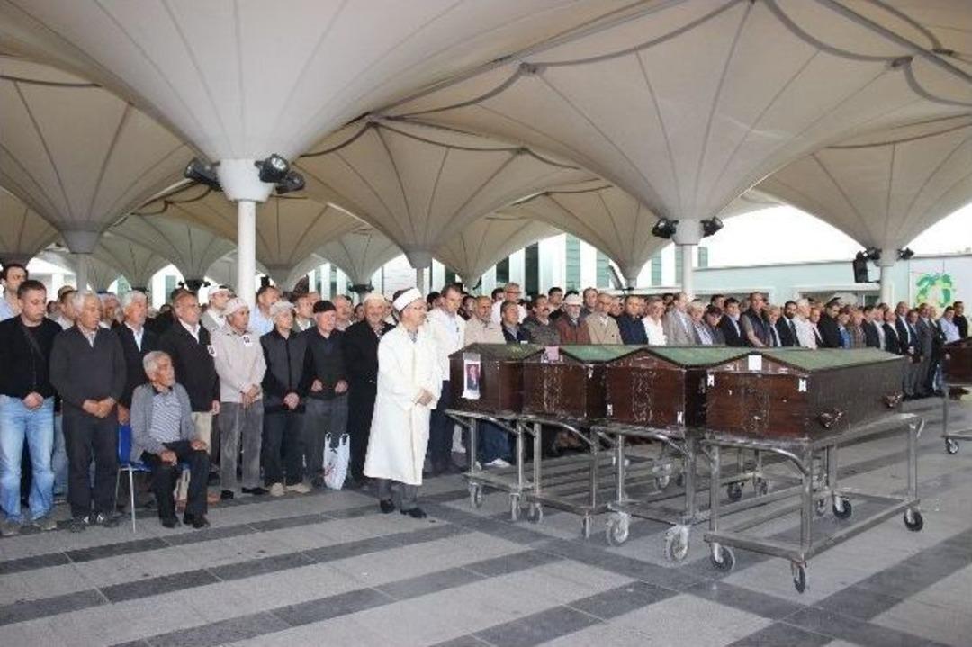 &Ccedil;imento Fabrikasındaki Patlamada &Ouml;len Orhan &Ouml;zer Toprağa Verildi