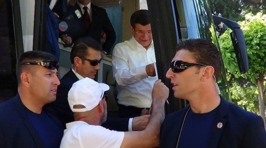 &Ccedil;anakkaleli Vatandaş Başbakana Poster İmzalattı