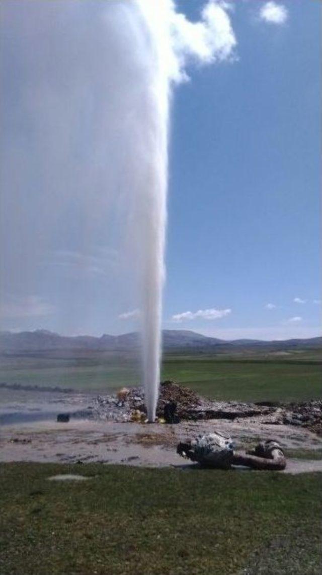 Termal Kuyudan 30 Metre Su Fışkırdı